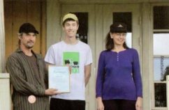 Harjun perinnemaisematilan v�ki ja Vuoden perinnemaisema 2013 -kunniakirja