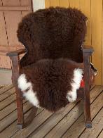 Lampaantalja keinutuolissa